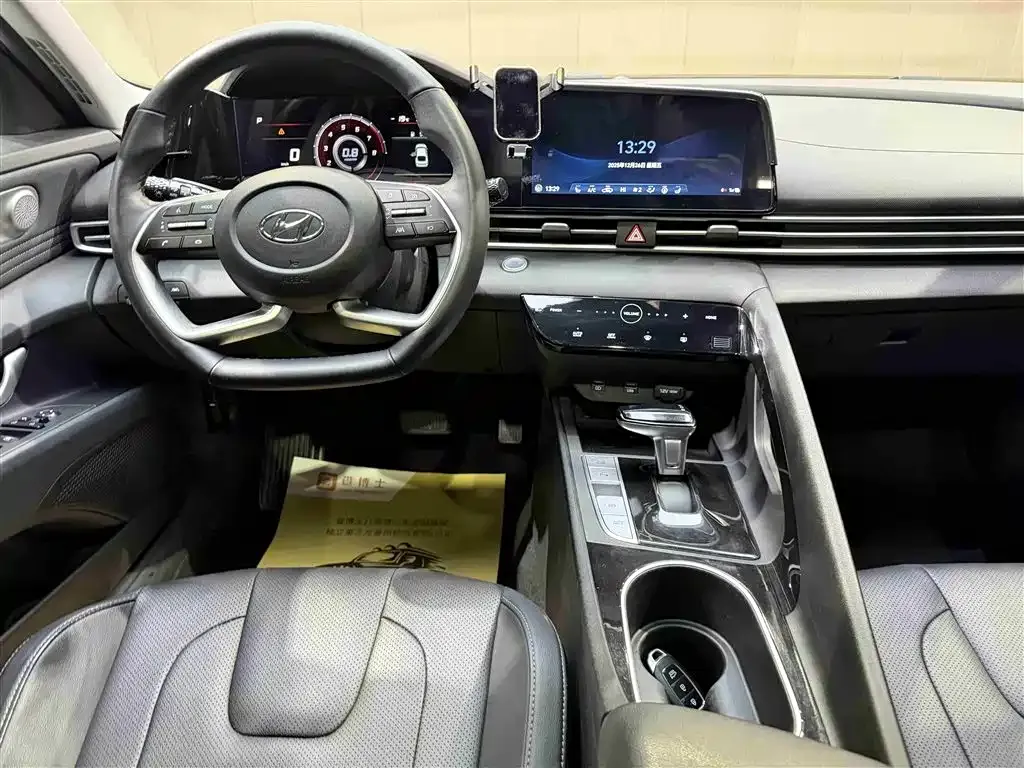 Hyundai Elantra 2023 из CN, фото 3