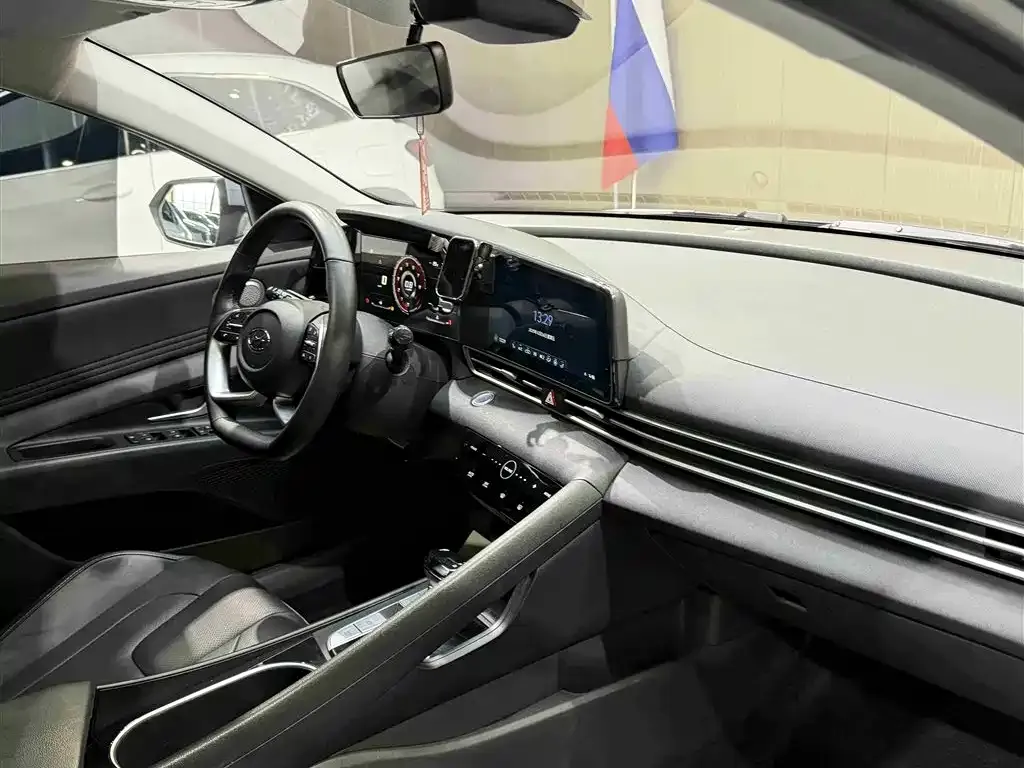 Hyundai Elantra 2023 из CN, фото 7