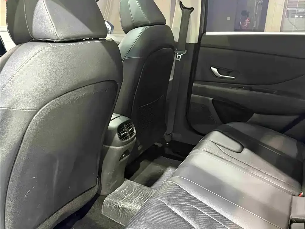 Hyundai Elantra 2023 из CN, фото 10
