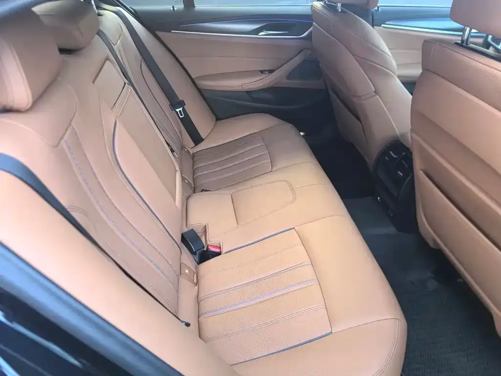 BMW 5 Series (Import) 2024 из CN, фото 2