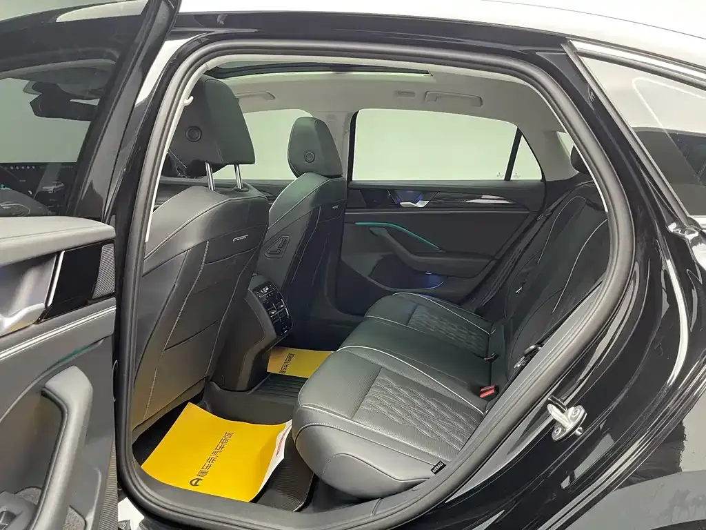 Volkswagen Magotan 2024 из CN, фото 6