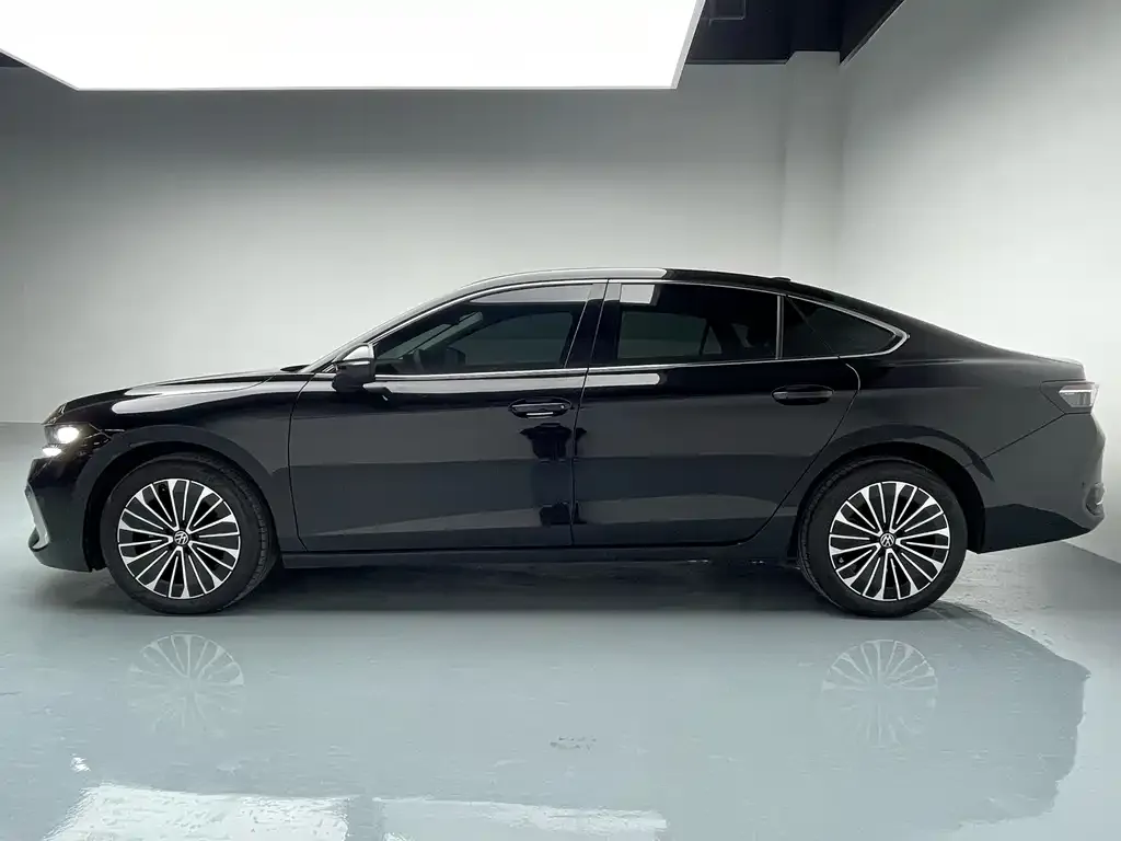 Volkswagen Magotan 2024 из CN, фото 3