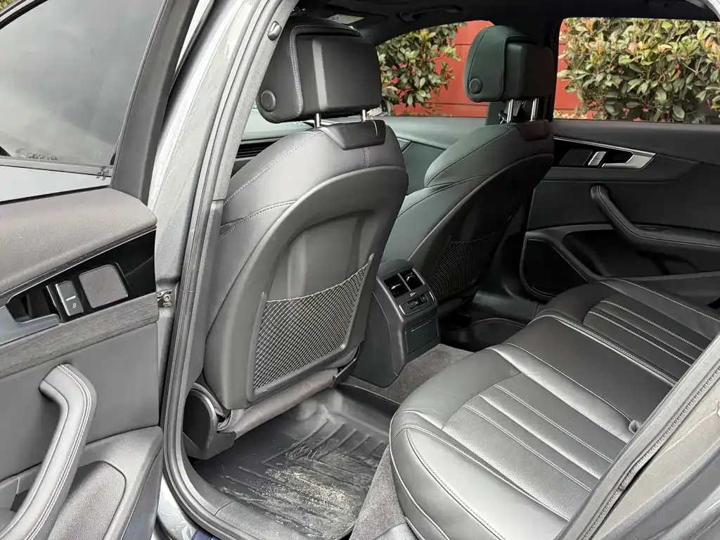 Audi A4L 2024 из CN, фото 9