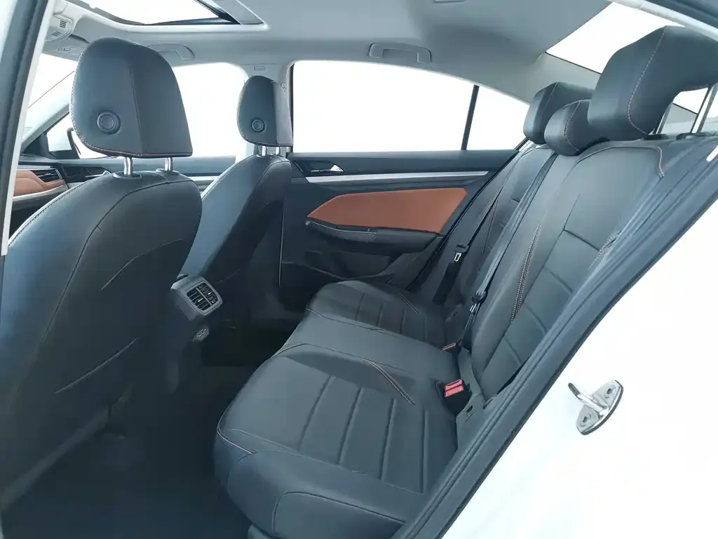 Volkswagen Bora 2024 из CN, фото 10