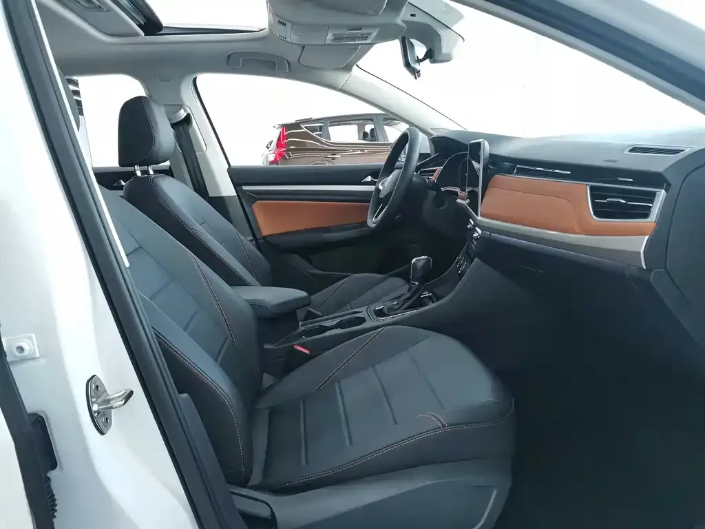 Volkswagen Bora 2024 из CN, фото 6