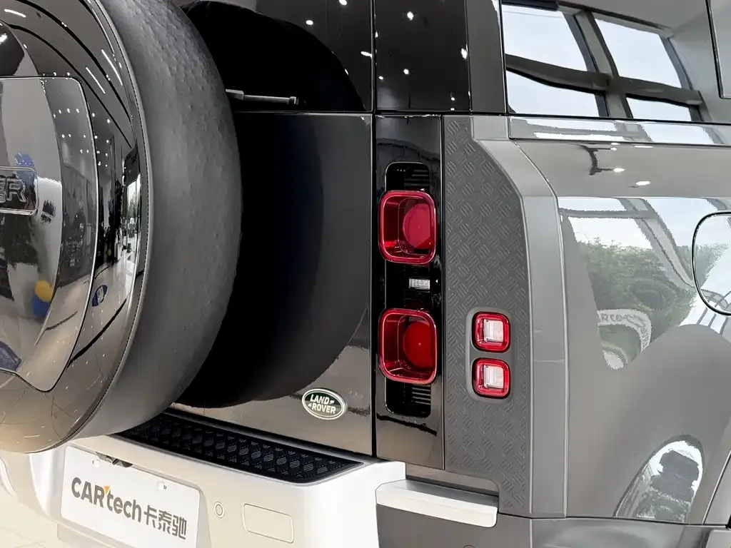 Land Rover Defender — фото 6