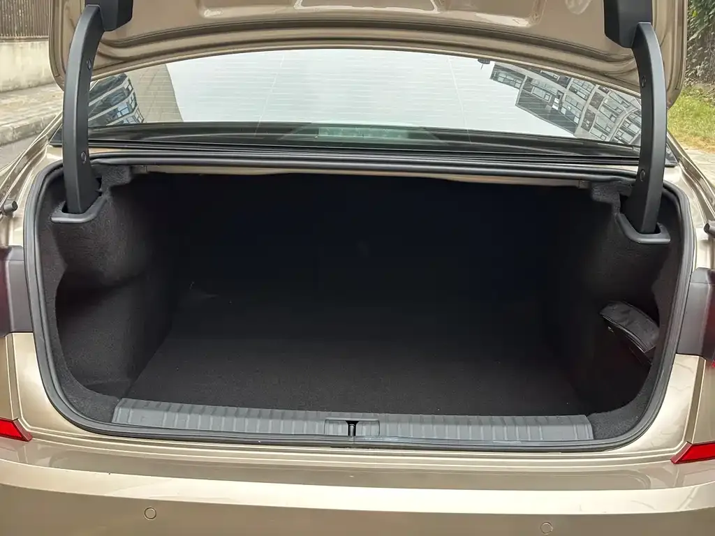 Volkswagen Passat 2022 из CN, фото 5