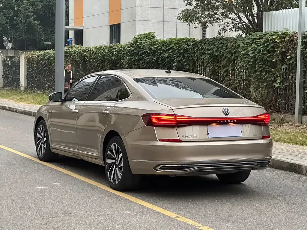 Volkswagen Passat 2022 из CN, фото 9