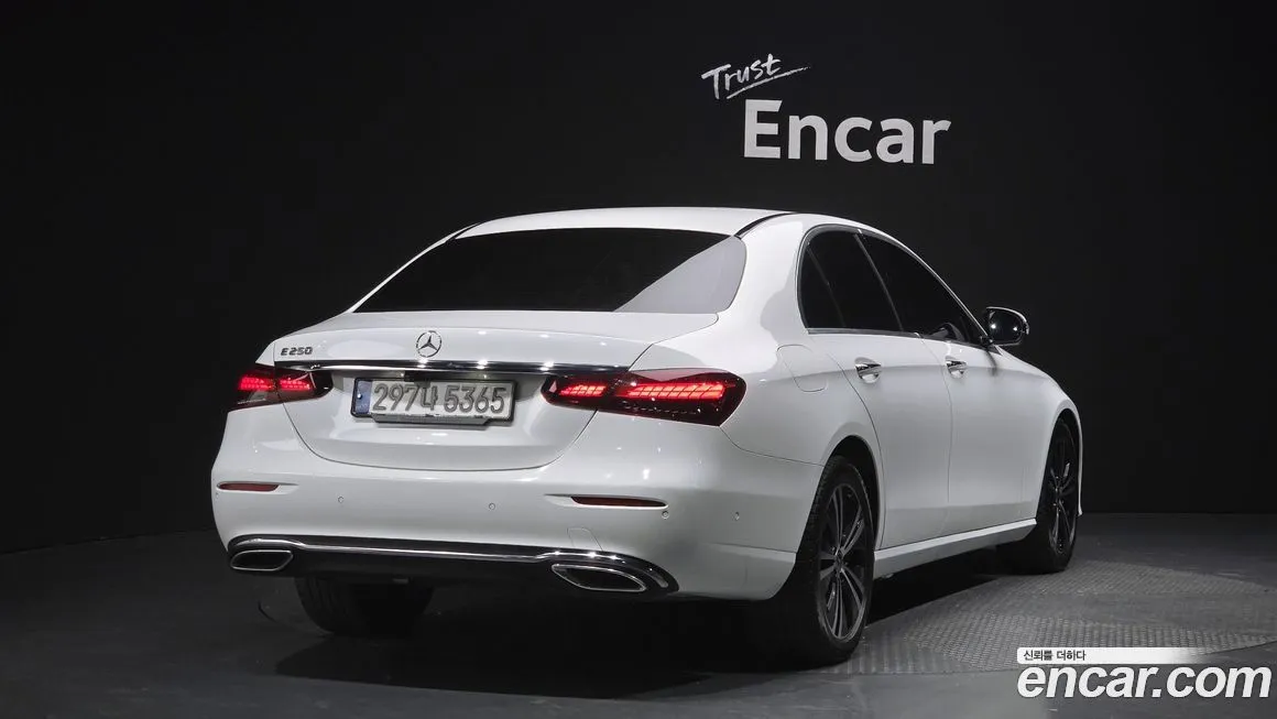 Mercedes-Benz E-Class — фото 3