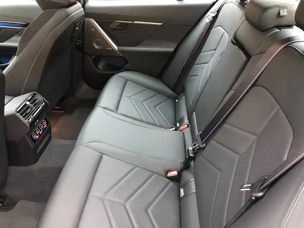 BMW i5 M60 2024 из CN, фото 6