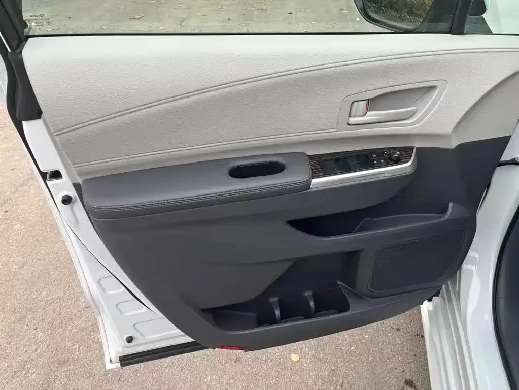 Toyota Sienna 2025 из CN, фото 10