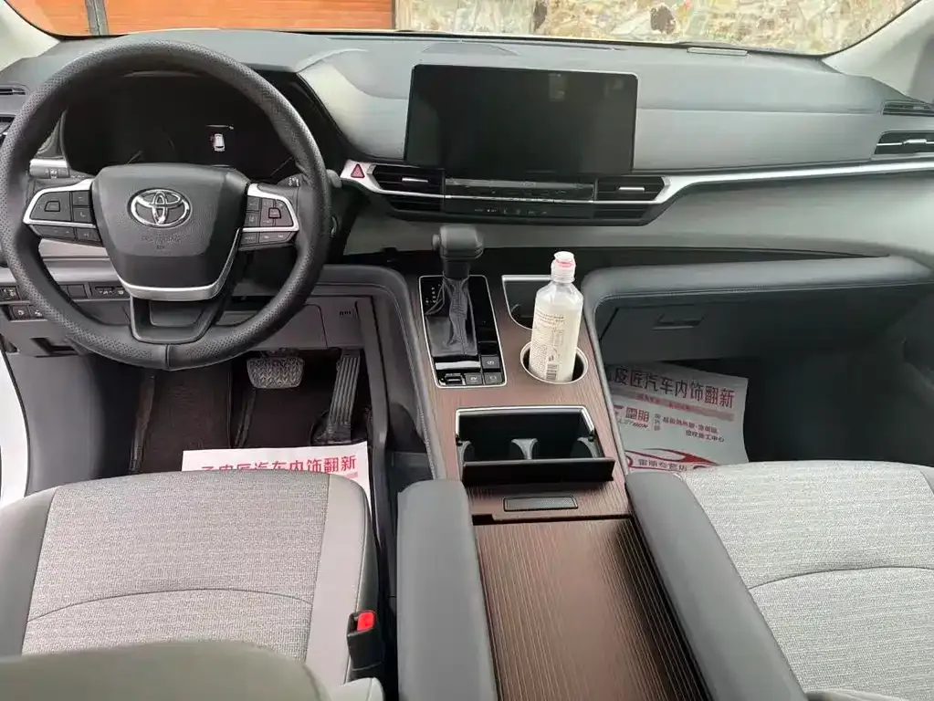 Toyota Sienna 2025 из CN, фото 4