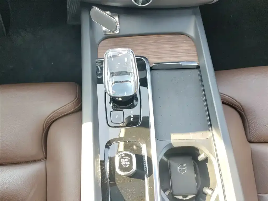 Volvo XC60 2023 из CN, фото 4