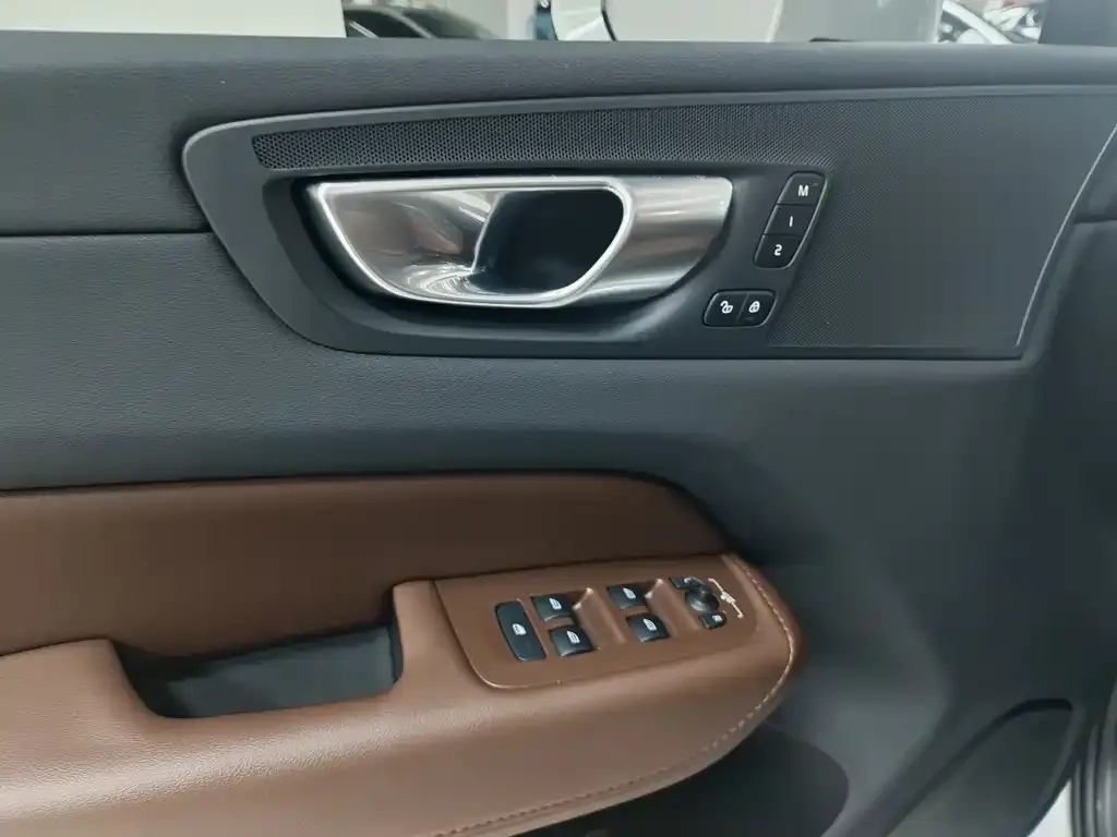 Volvo XC60 2023 из CN, фото 3