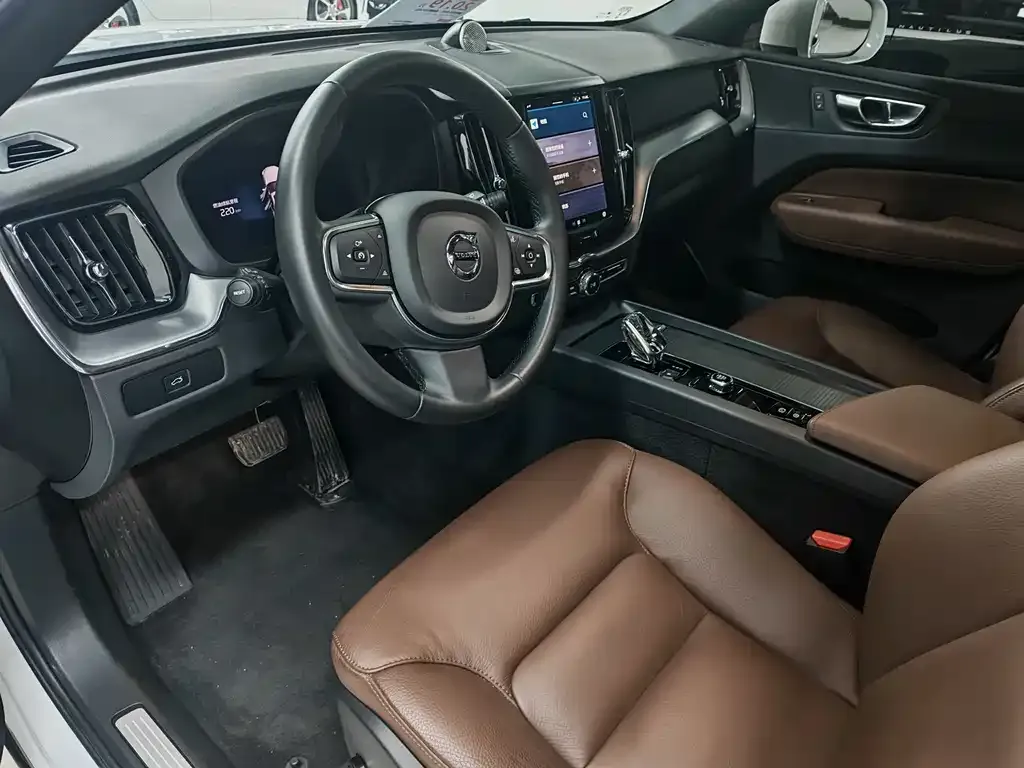 Volvo XC60 2023 из CN, фото 5