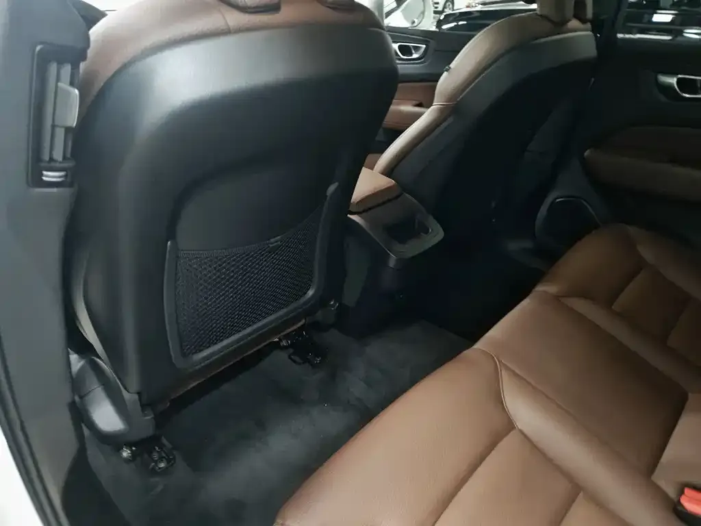 Volvo XC60 2023 из CN, фото 2