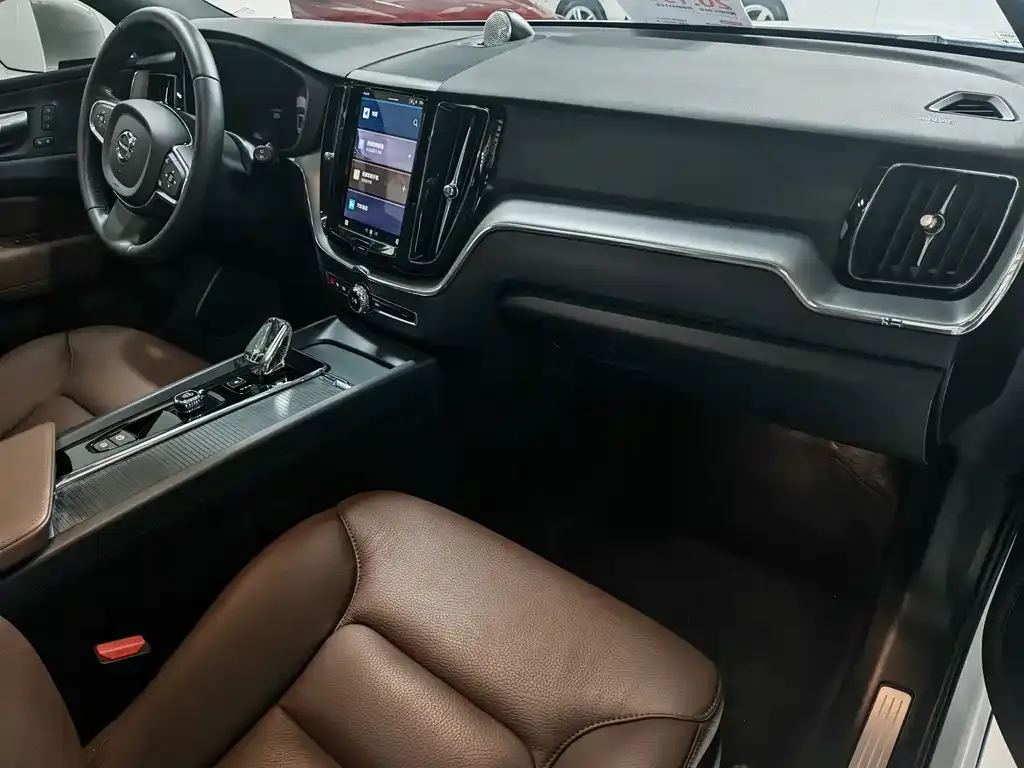 Volvo XC60 2023 из CN, фото 8