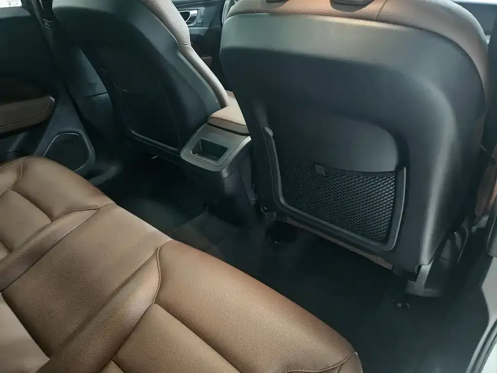 Volvo XC60 2023 из CN, фото 7