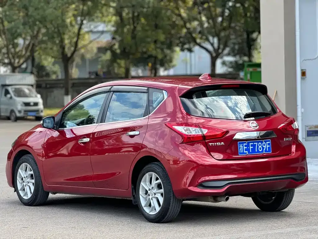 Nissan Tiida — фото 3