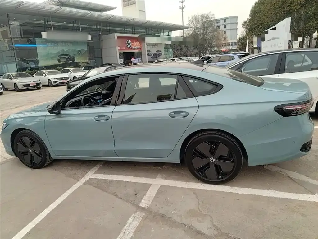 Volkswagen Passat 2024 из CN, фото 2