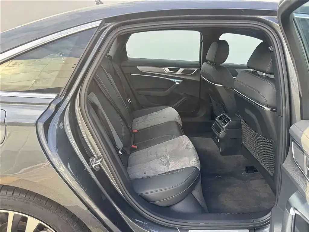 Audi A6L 2022 из CN, фото 2