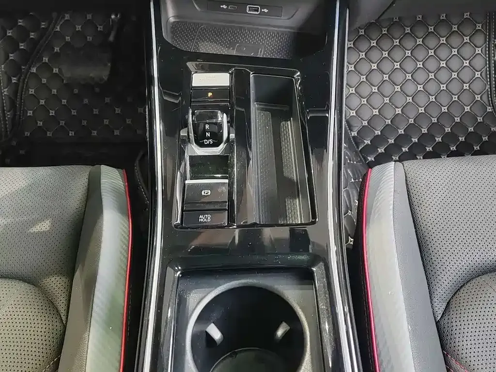 Volkswagen Lamando 2023 из CN, фото 9
