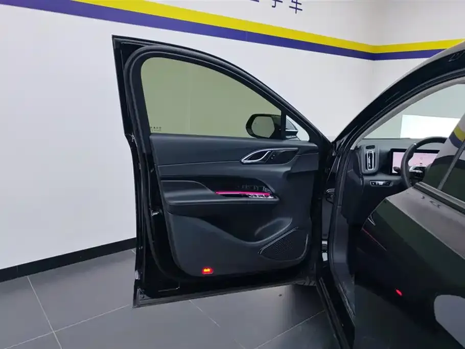 Hongqi HS3 PHEV 2024 из CN, фото 3