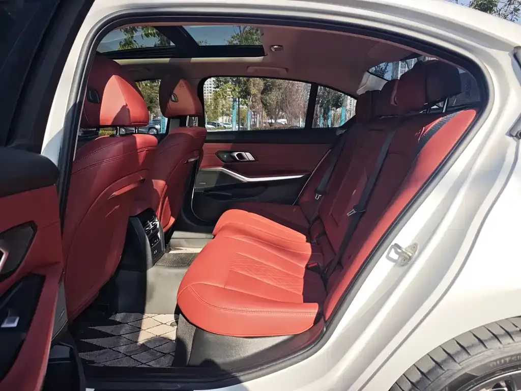 BMW 3 Series 2024 из CN, фото 8