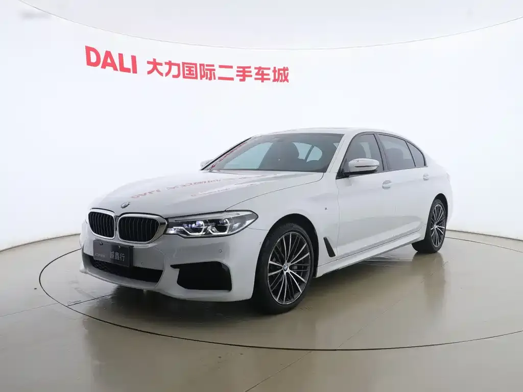 BMW 5 Series — фото 1