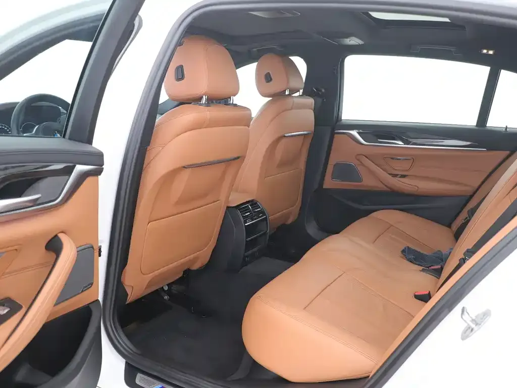 BMW 5 Series — фото 10