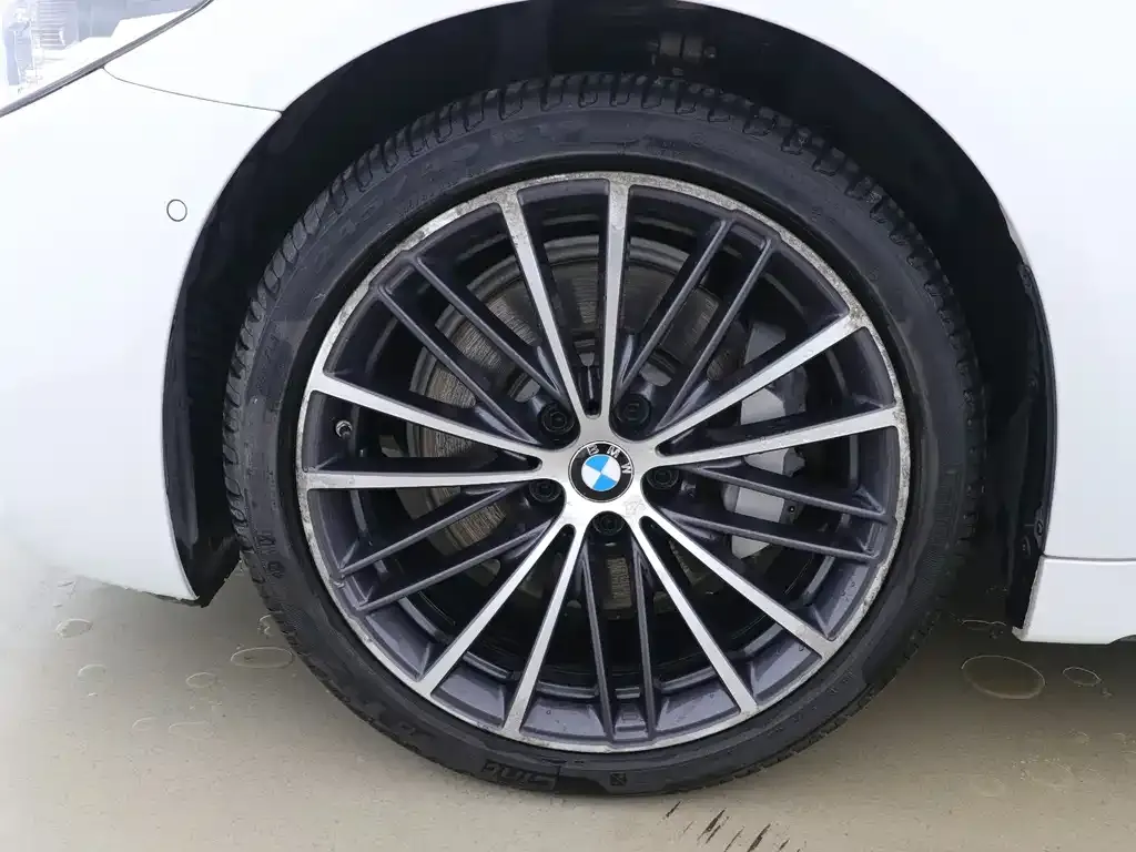 BMW 5 Series — фото 9