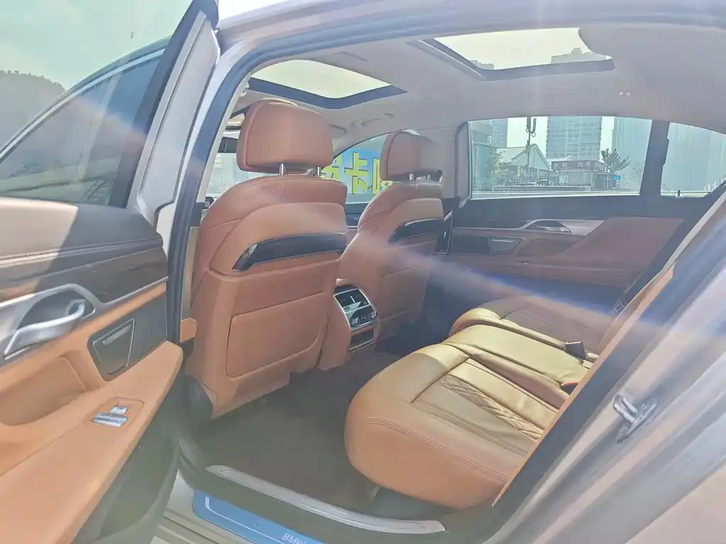 BMW 7 Series 2022 из CN, фото 2