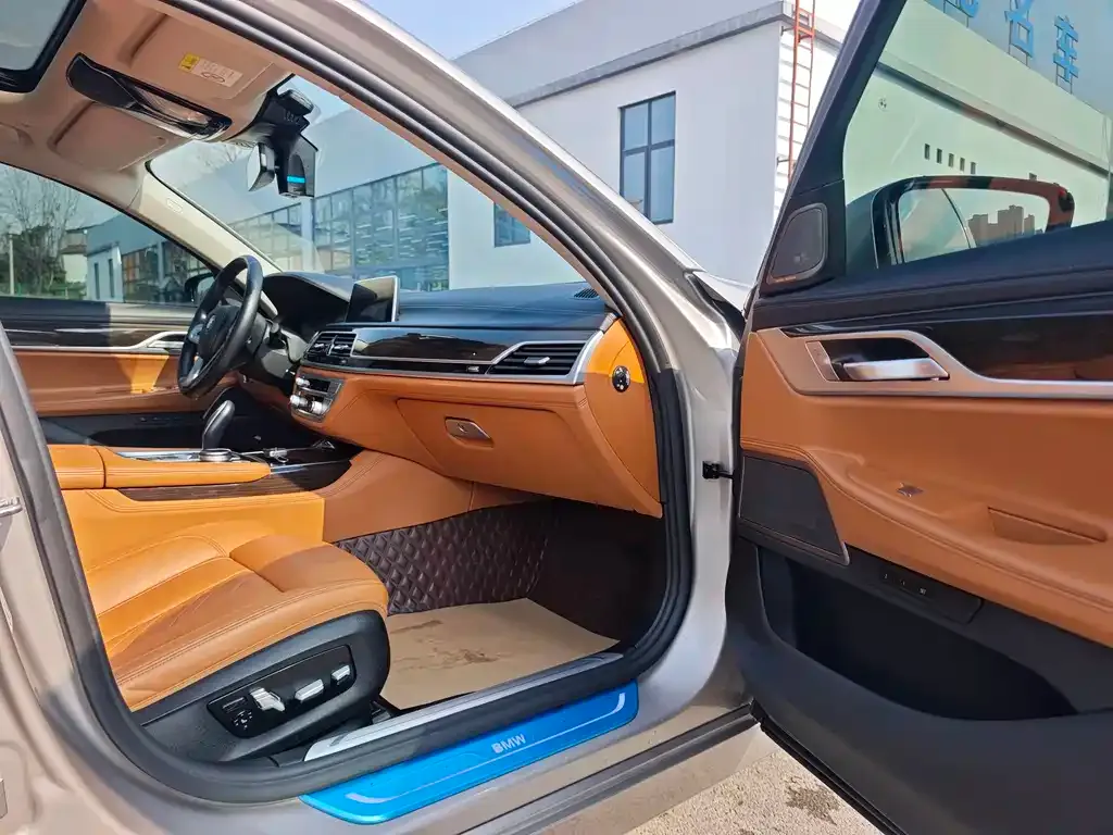 BMW 7 Series 2022 из CN, фото 8