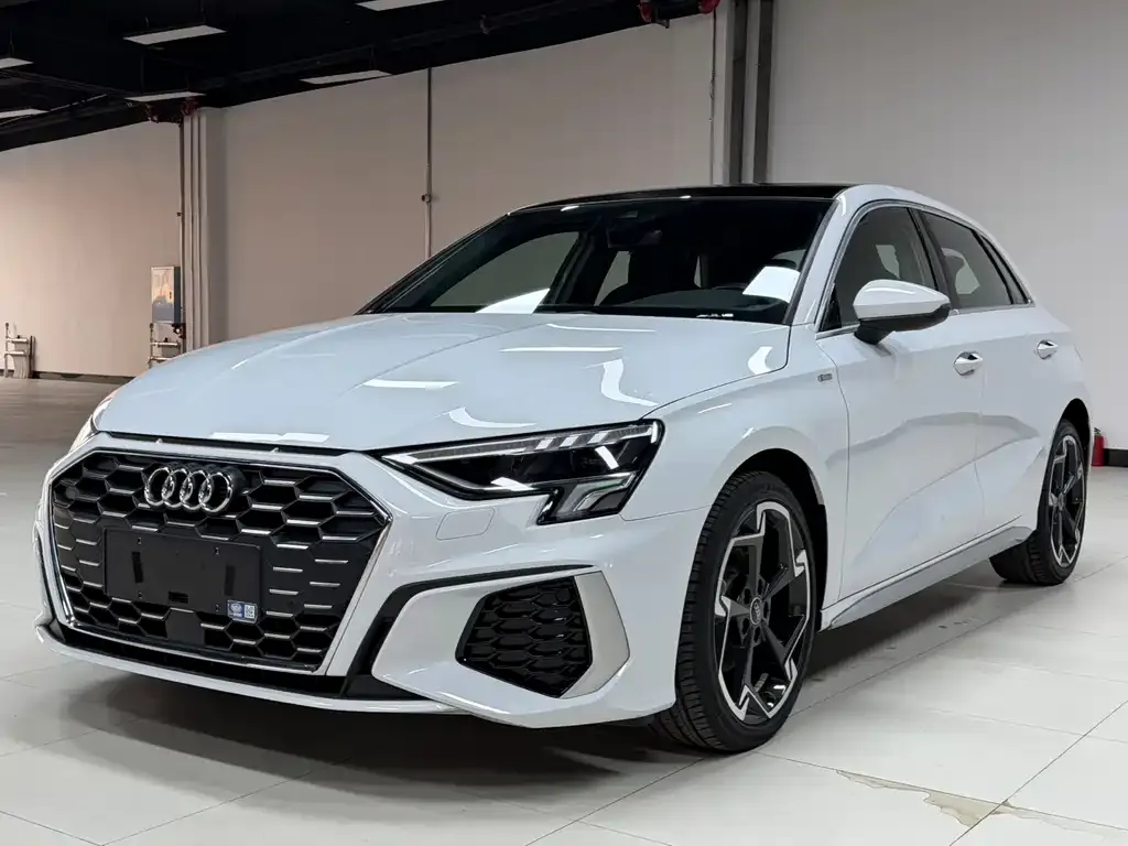 Audi A3 2023 из CN, фото 1