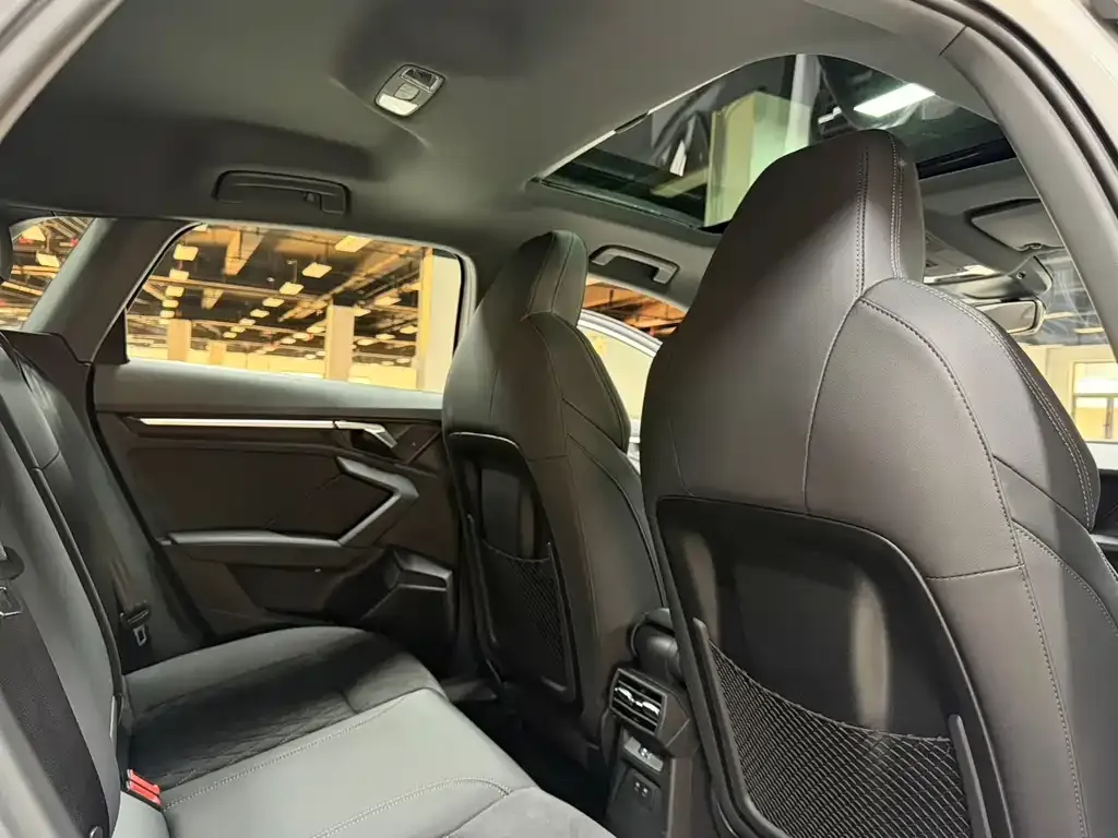 Audi A3 2023 из CN, фото 2
