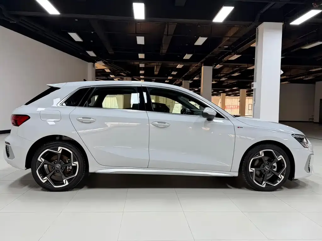 Audi A3 2023 из CN, фото 9