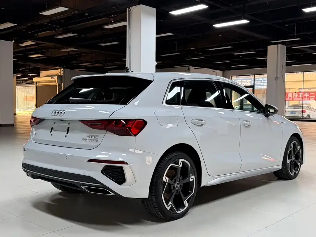 Audi A3 2023 из CN, фото 8