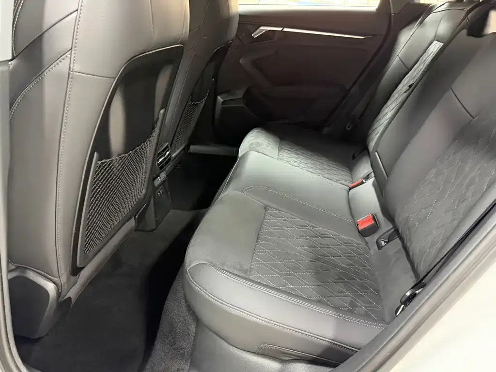 Audi A3 2023 из CN, фото 3