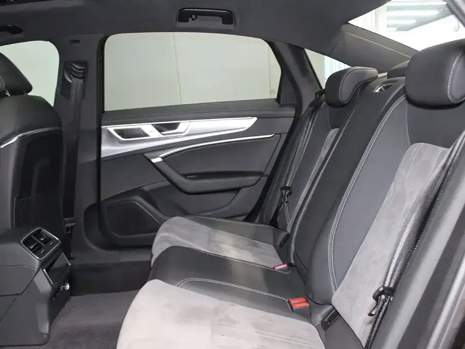 Audi A6L 2024 из CN, фото 9