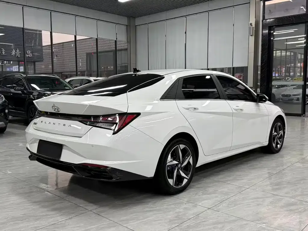 Hyundai Elantra 2022 из CN, фото 10