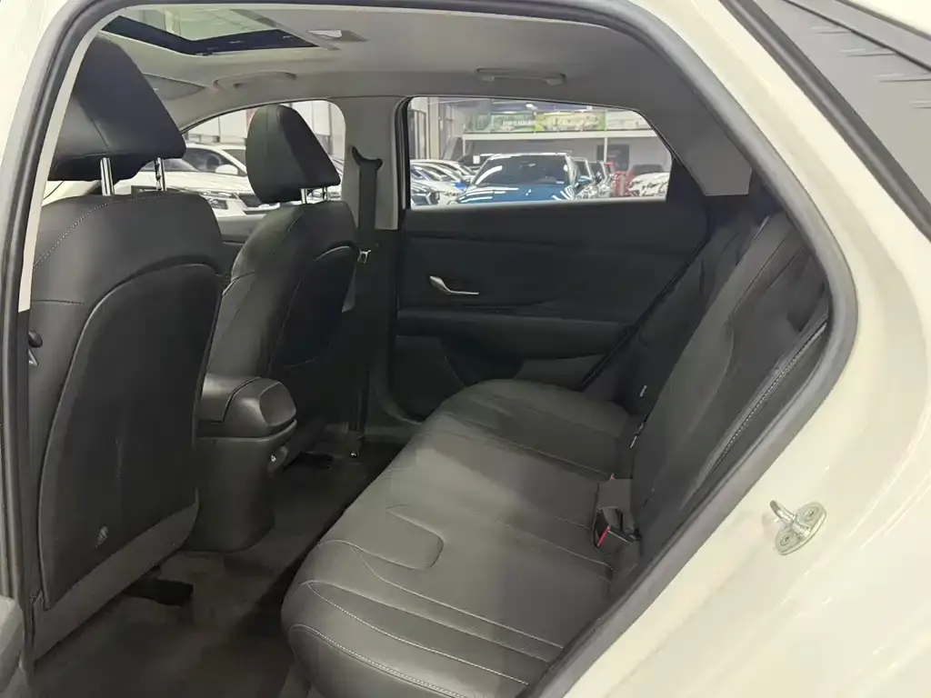 Hyundai Elantra 2022 из CN, фото 6