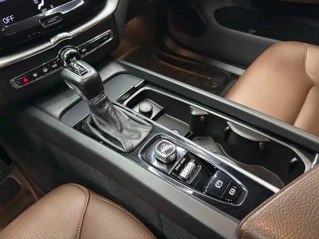 Volvo XC60 2021 из CN, фото 8