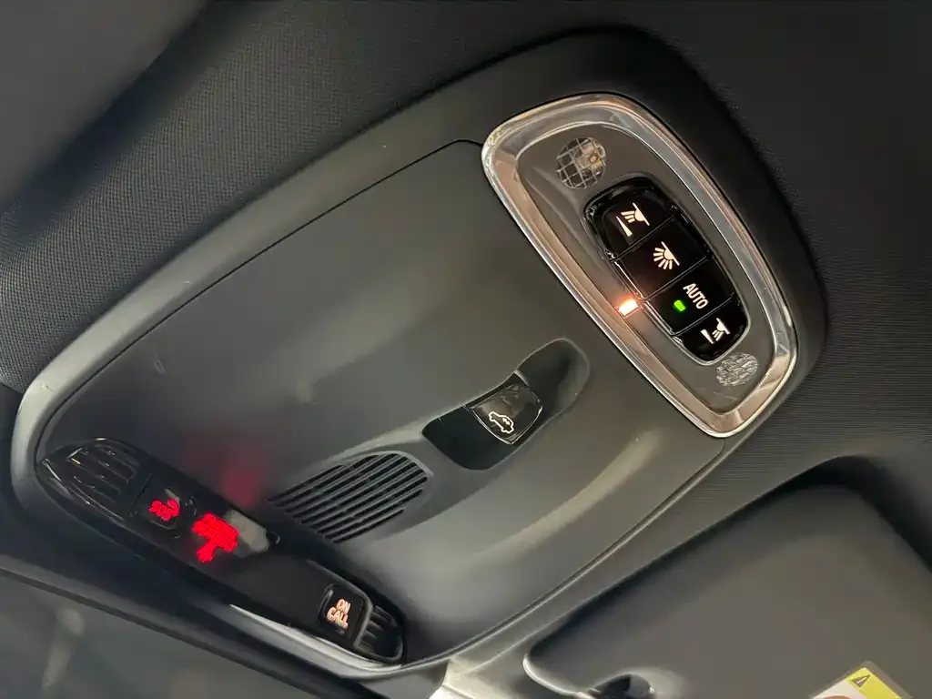 Volvo XC60 2021 из CN, фото 9