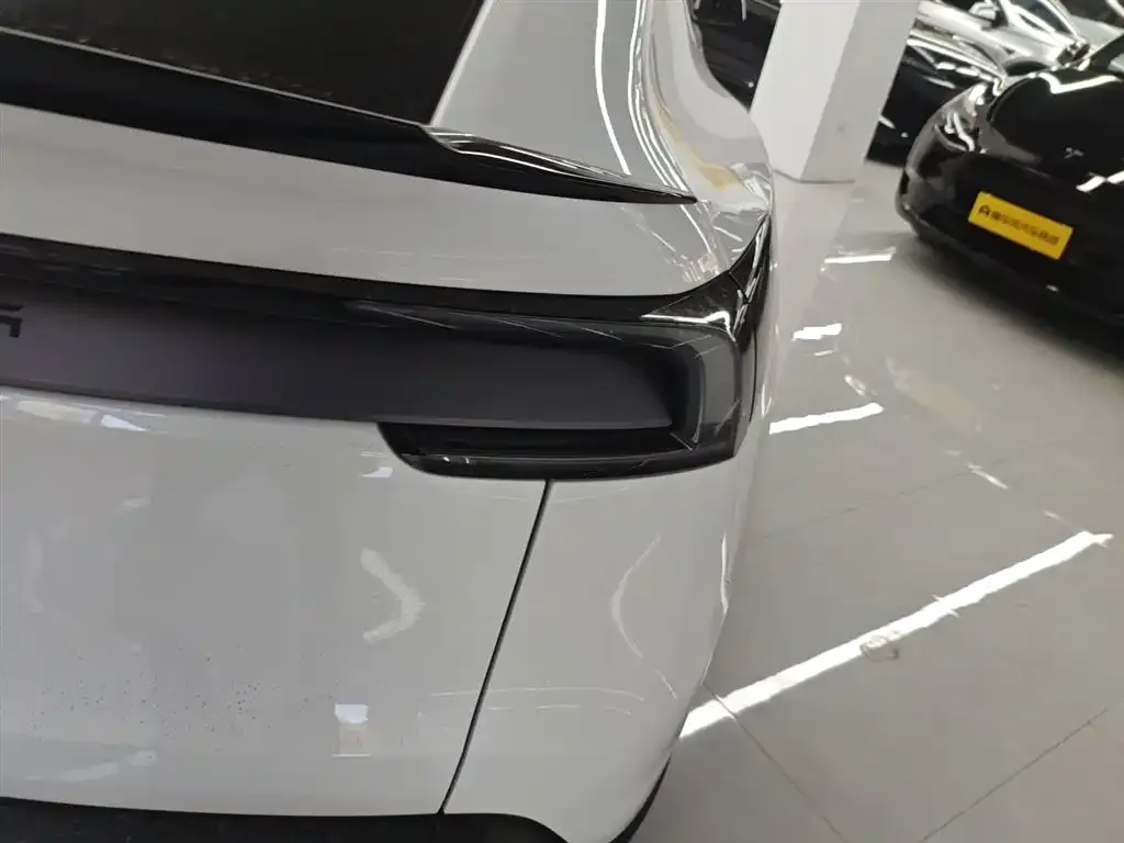 Tesla Model Y L — фото 7