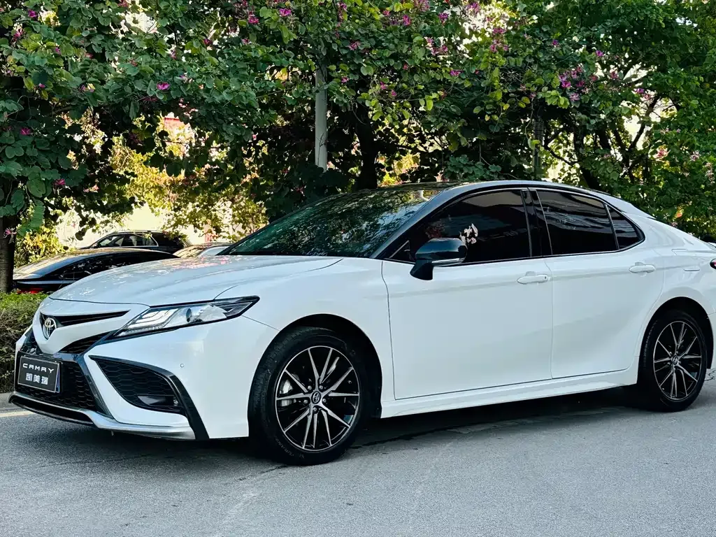 Toyota Camry 2023 из CN, фото 1