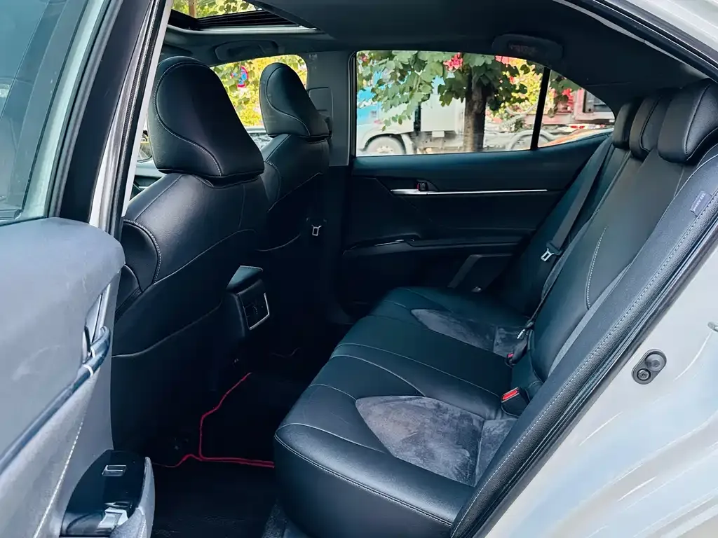 Toyota Camry 2023 из CN, фото 2