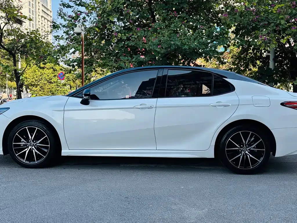 Toyota Camry 2023 из CN, фото 5