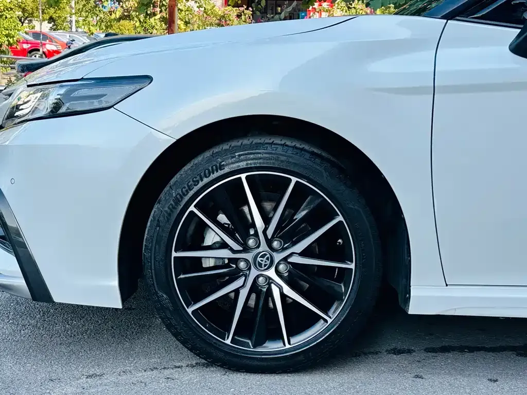 Toyota Camry 2023 из CN, фото 7