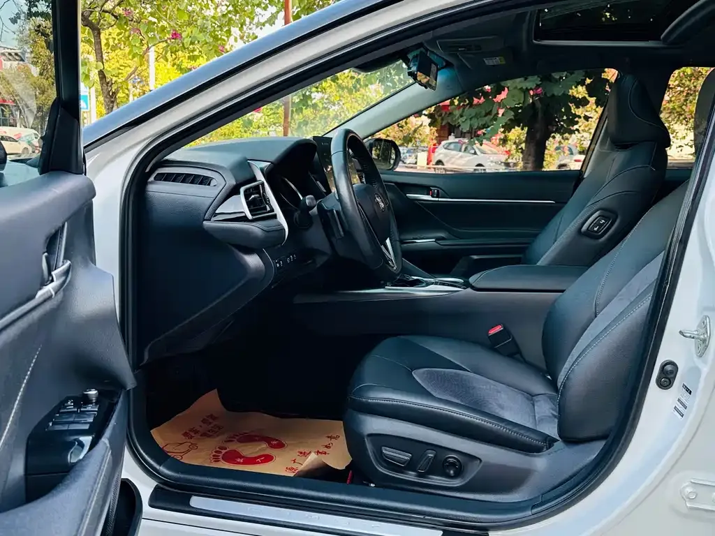 Toyota Camry 2023 из CN, фото 3