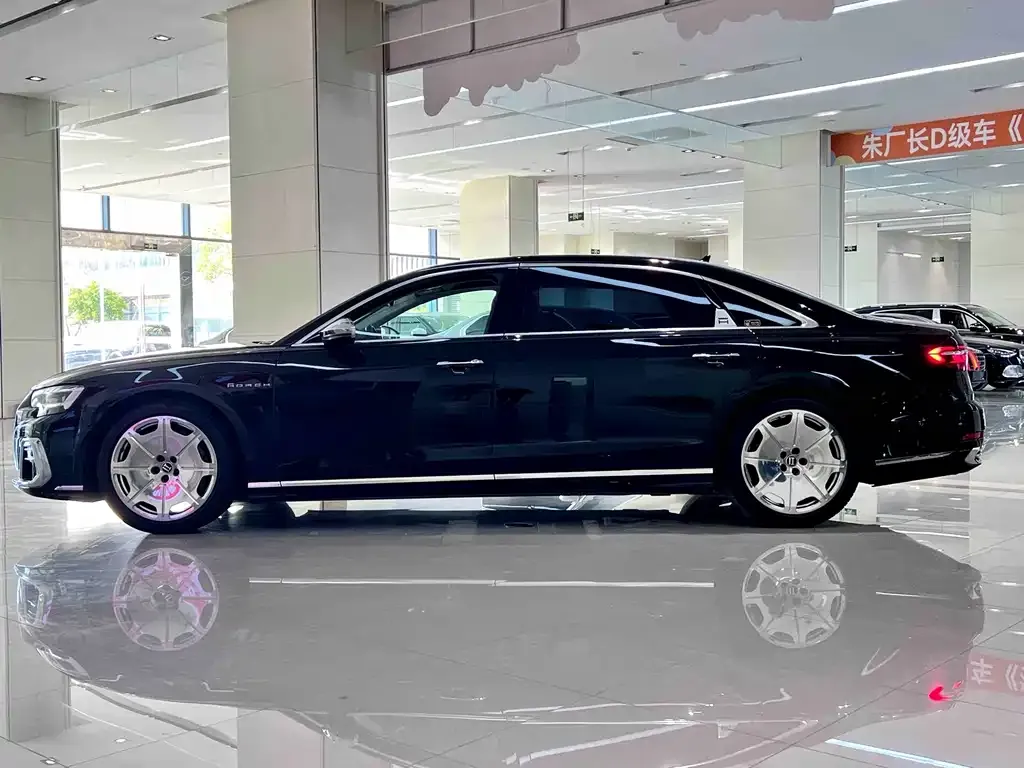 Audi A8 2023 из CN, фото 3